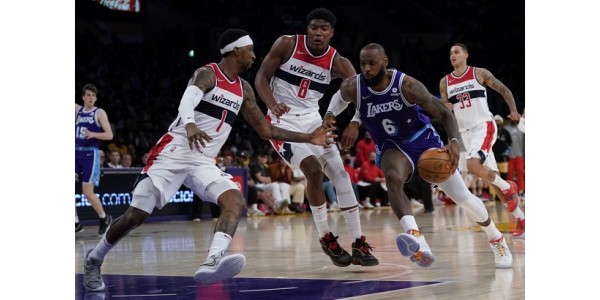 Kyle Kuzma regresa a Crypto.com Arena con la camiseta de los Washington Wizards
